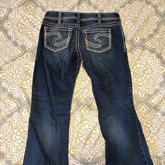 Silver Suki Curvy Fit Mid Rise Bootcut Jeans - Picture 1 of 4
